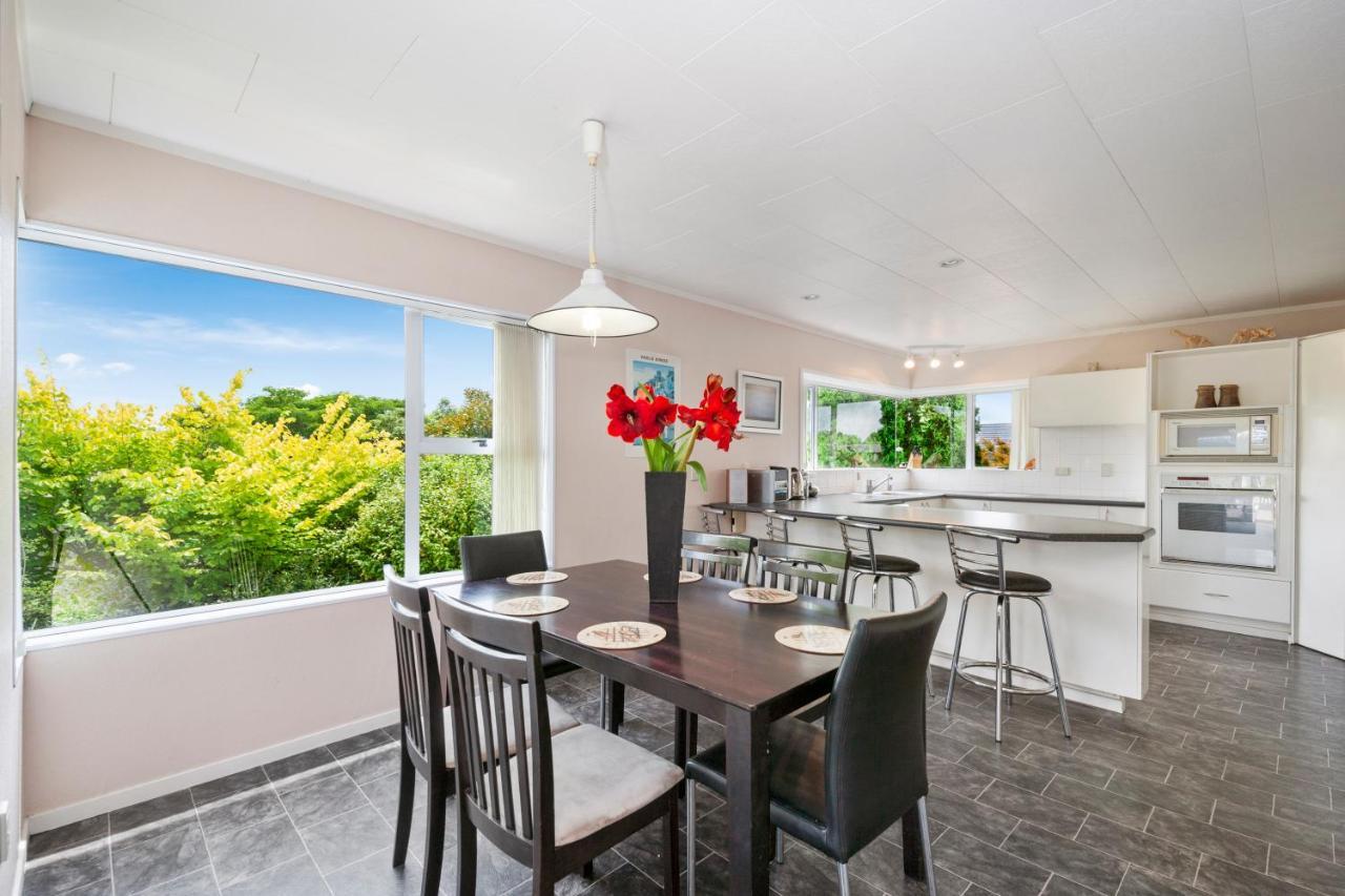 The White House - Taupo Holiday Home Екстериор снимка